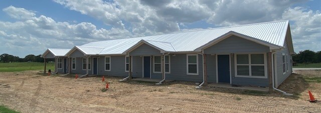 3876 County Road 123, Unit B or C in Gainesville, TX - Building Photo