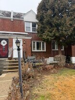 114 E Colonial St in Philadelphia, PA - Building Photo