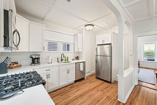 19 Granite St in Saratoga Springs, NY - Building Photo