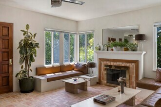 11525 Calvert St in North Hollywood, CA - Foto de edificio - Building Photo