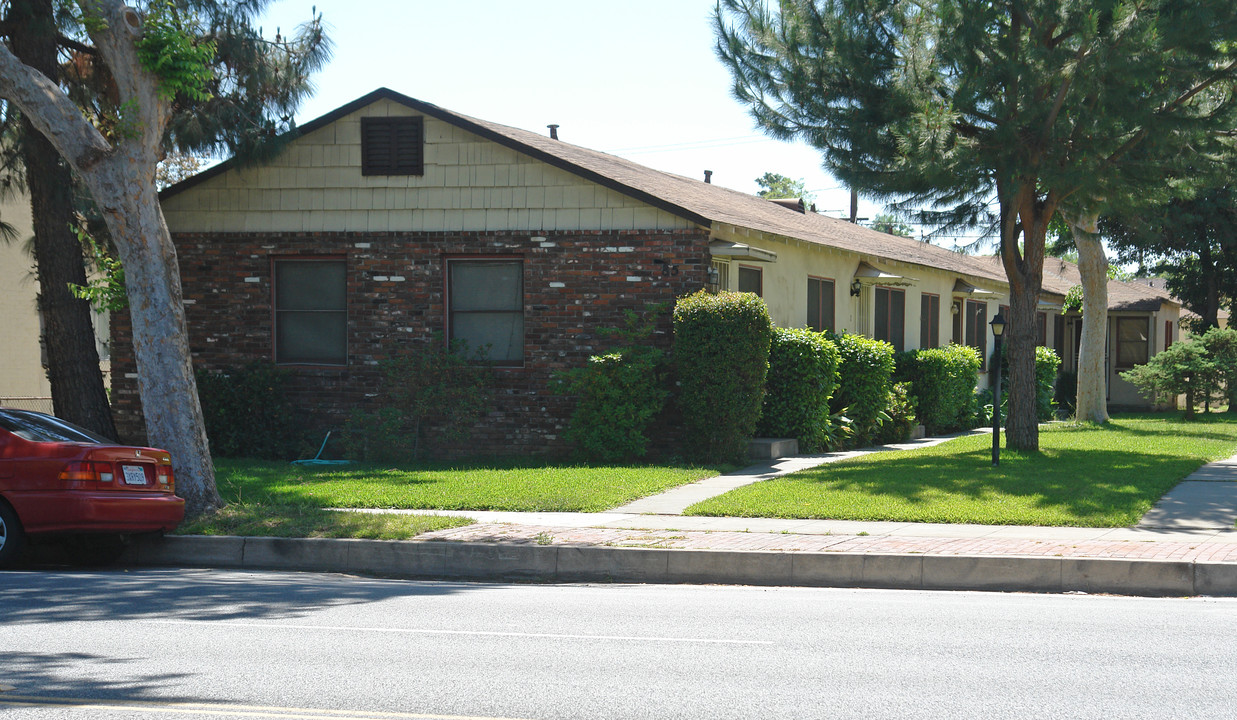 85 San Gabriel Blvd in Pasadena, CA - Foto de edificio