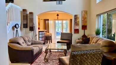 13553 SW 124th Avenue Rd in Miami, FL - Foto de edificio - Building Photo