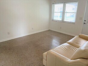 335 Hernando St-Unit -C in Fort Pierce, FL - Foto de edificio - Building Photo