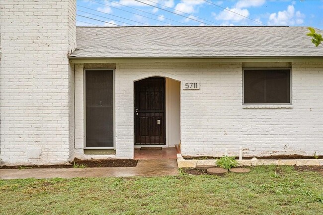 5711 Emerald Forest Dr in Austin, TX - Building Photo - Building Photo