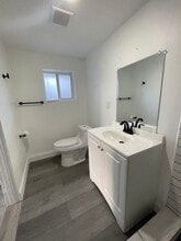 3101 N 66th Ave, Unit Studio in Hollywood, FL - Building Photo - Building Photo