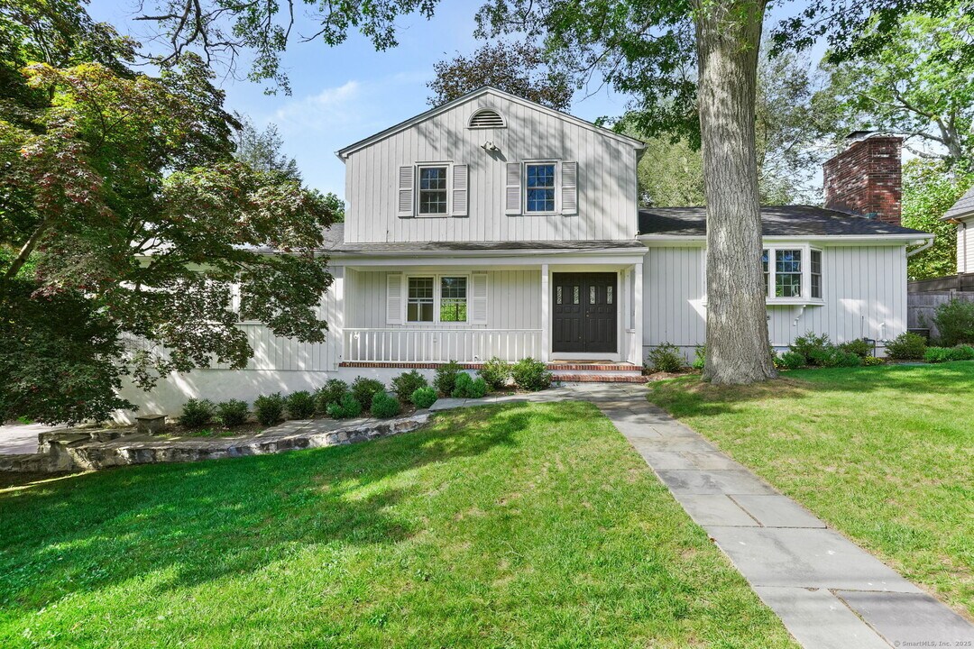 36 Oak St in Westport, CT - Building Photo