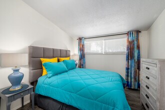 6679-6681 La Jolla Dr in Riverside, CA - Foto de edificio - Interior Photo