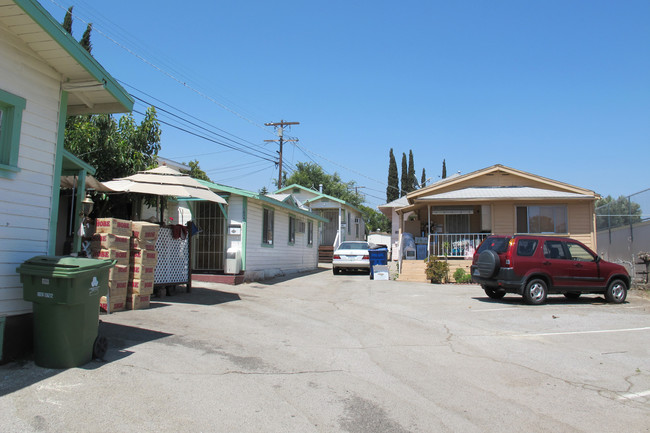 3832 W Avenue 42 in Los Angeles, CA - Foto de edificio - Building Photo