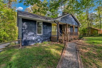 16 Maple St in Fletcher, NC - Building Photo - Building Photo