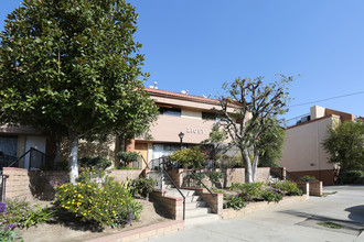 Gresham Townhomes in Canoga Park, CA - Foto de edificio - Building Photo