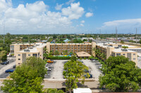 Warrenton House Condos in Hollywood, FL - Foto de edificio - Building Photo