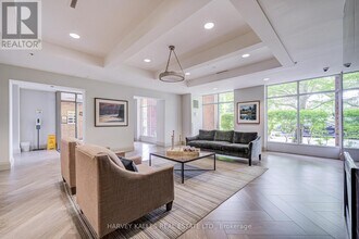 245-LP245 Davisville Ave in Toronto, ON - Building Photo - Building Photo
