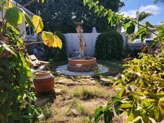 2226 Mathews Ave, Unit APT A