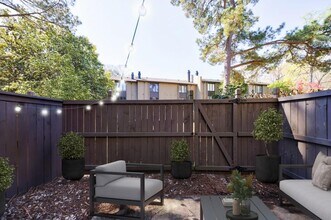 13 Ivy Square Northeast in Atlanta, GA - Building Photo - Building Photo