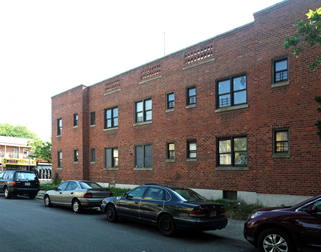 202-04 Hollis Ave in Saint Albans, NY - Building Photo - Building Photo