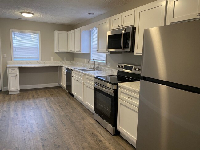 148 Summar Dr in Jackson, TN - Building Photo - Building Photo