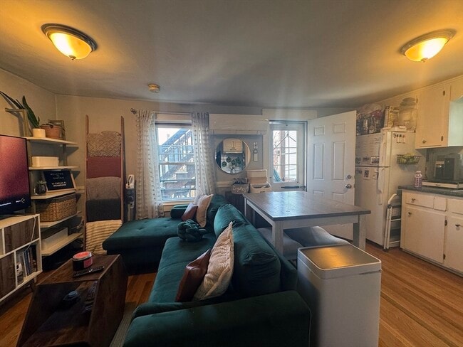 643 Saratoga St in Boston, MA - Foto de edificio - Building Photo