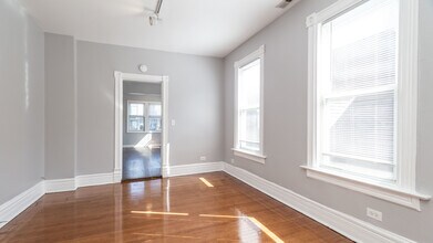 1148 W Addison St in Chicago, IL - Building Photo - Building Photo