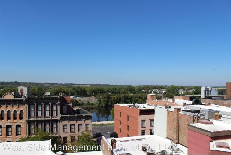 Hendrick Hudson in Troy, NY - Foto de edificio