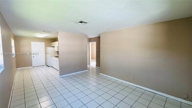 6116 SW 39th St in Miramar, FL - Building Photo - Building Photo
