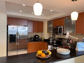 16699 Collins Ave, Unit 10 in Sunny Isles Beach, FL - Building Photo - Building Photo