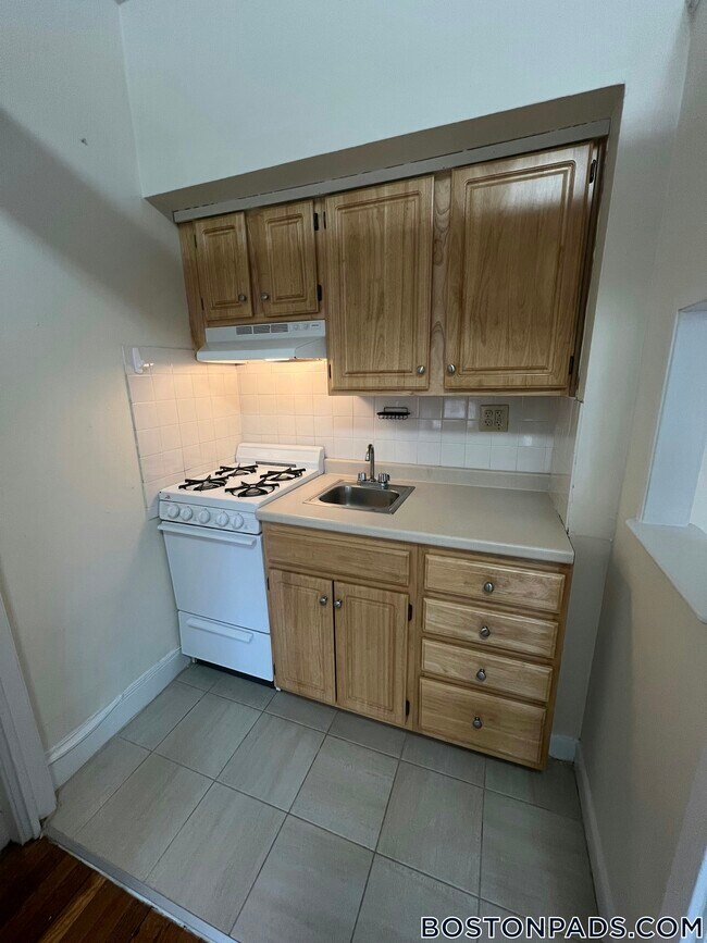 1152 Commonwealth Ave, Unit 12A in Boston, MA - Foto de edificio - Building Photo