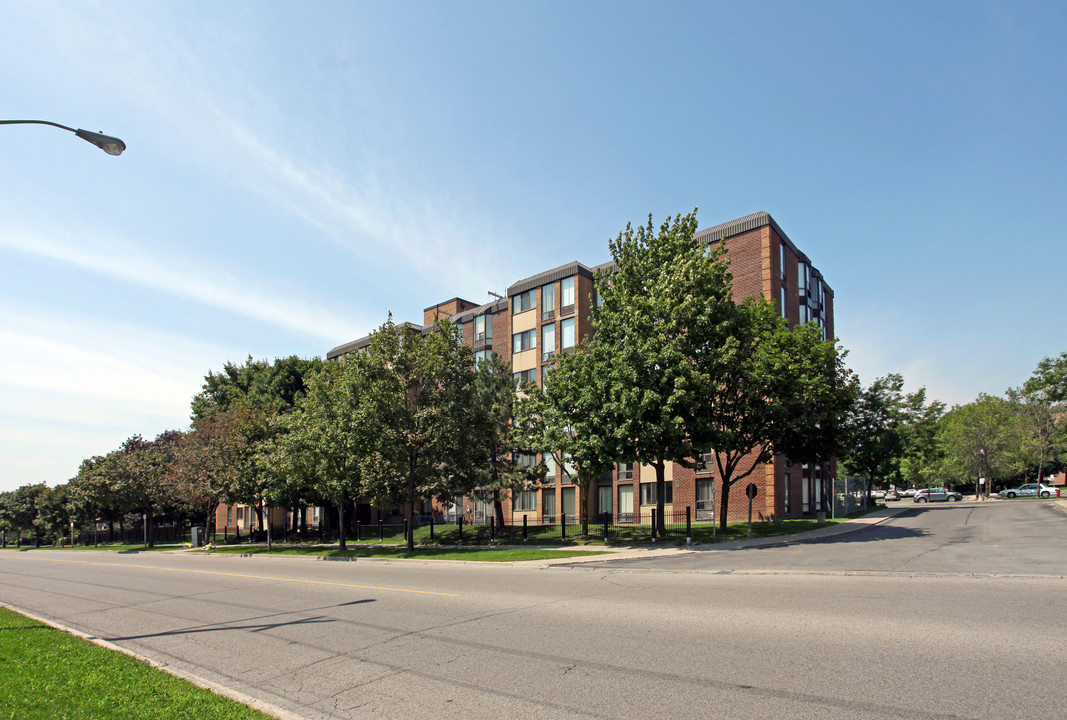 Village at the Pines in Pickering, ON - Building Photo