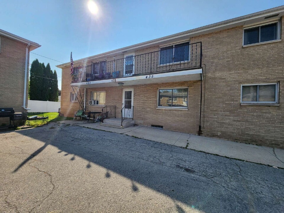 435 S Railroad St in Kimberly, WI - Building Photo