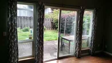 4747 SW 1st Avenue, Unit B in Portland, OR - Building Photo - Building Photo