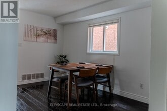 5357 Floral Hill Crescent in Mississauga, ON - Building Photo - Building Photo