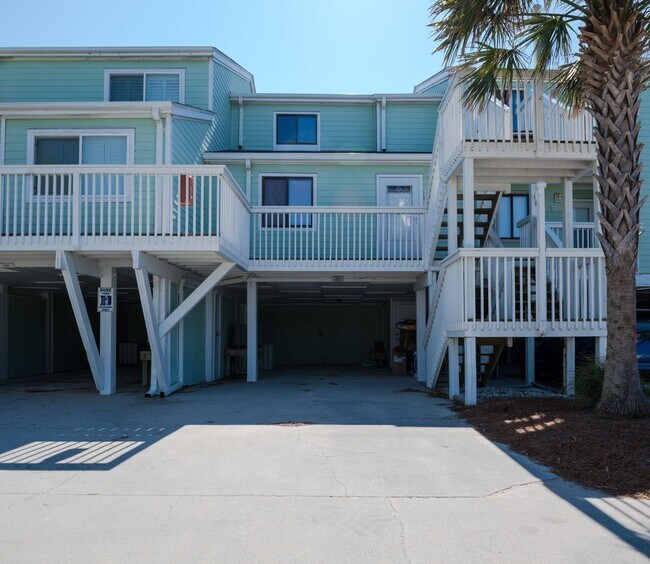 1502 Sand Dollar Ct in Kure Beach, NC - Foto de edificio - Building Photo