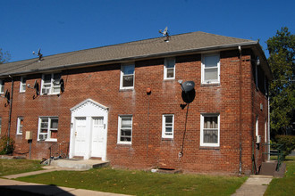 Hamilton Gardens in New Brunswick, NJ - Building Photo - Building Photo