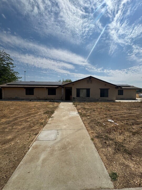 18373 Fairfield Dr in Madera, CA - Building Photo
