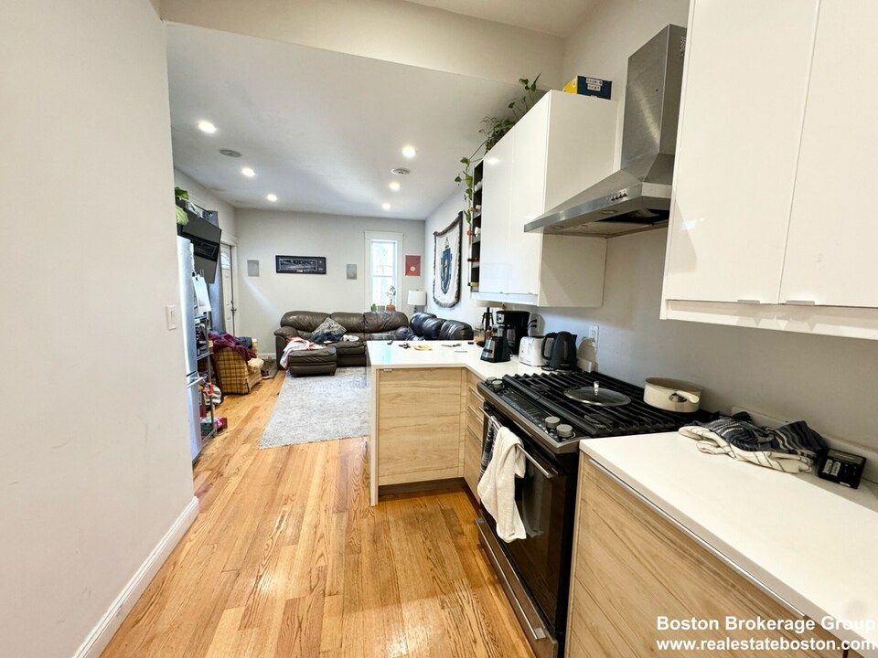 7 Grant St, Unit 1 in Boston, MA - Foto de edificio