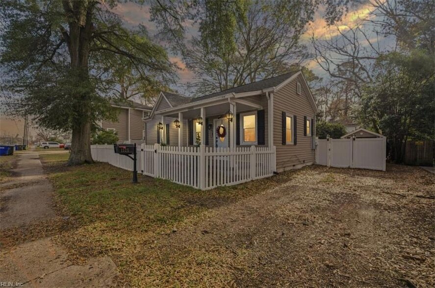 1325 W Little Creek Rd, Unit 2038-202 in Norfolk, VA - Building Photo