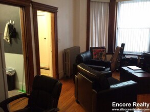 26 Hemenway St, Unit 1 in Boston, MA - Foto de edificio - Building Photo