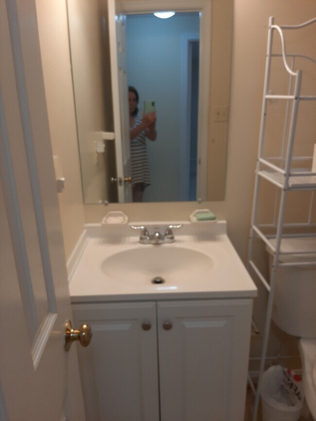 7827 Butterfield Ln, Unit A in Annandale, VA - Foto de edificio - Building Photo