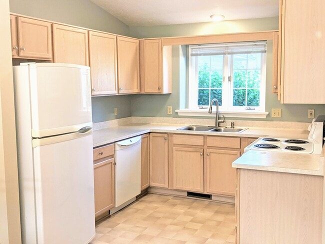625 Zachary Way in Webster, NY - Building Photo - Building Photo