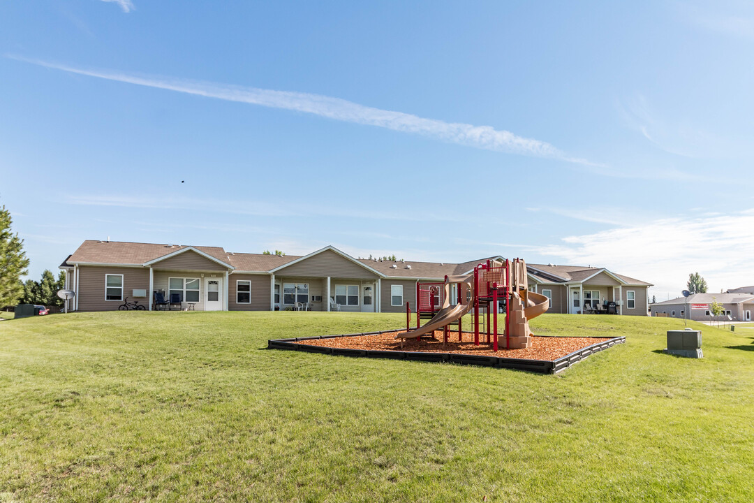 Prairie Avenue Townhomes in Dickinson, ND - Building Photo