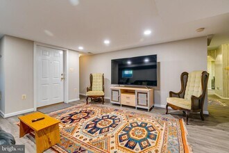 12400 Bennett Rd in Herndon, VA - Building Photo - Building Photo