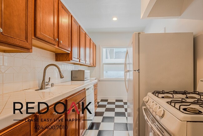 1818 Whitley Ave, Unit 202 in Los Angeles, CA - Foto de edificio - Building Photo