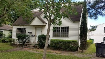 6611 Burkett St in Houston, TX - Building Photo