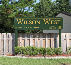 Wilson West Apartments in Jacksonville, FL - Foto de edificio - Building Photo