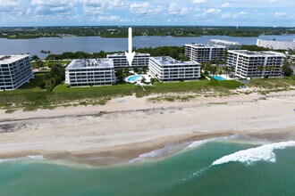 2600 S Ocean Blvd in Palm Beach, FL - Building Photo - Building Photo