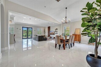 3950 W Hibiscus St in Weston, FL - Building Photo - Building Photo