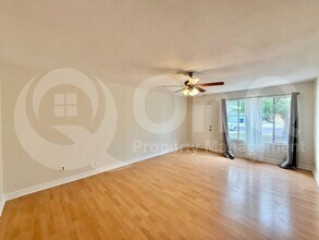 102 E Erie Dr in Tempe, AZ - Building Photo - Building Photo