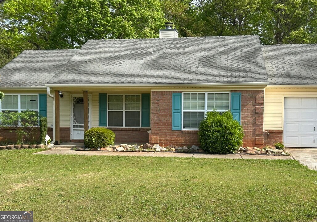 305 Bryant Dr in Hull, GA - Building Photo