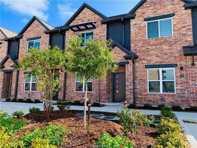 property at 1451 Associates Ave