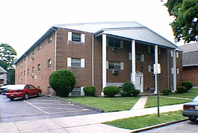 University Manors in Columbus, OH - Foto de edificio - Building Photo