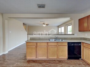 9314 Silver Vis in San Antonio, TX - Foto de edificio - Building Photo